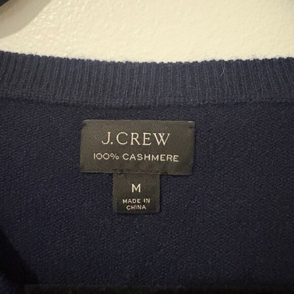 Never Worn! J Crew 100% Cashmere V-neck sweater - Navy - Medium - Picture 3 of 5